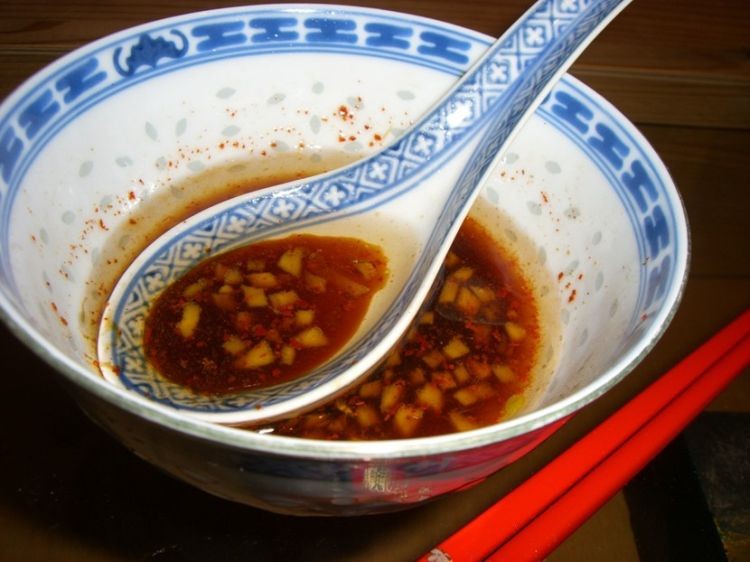 Foto Asiatischer Vermicellisalat mit Ingwer-Limettendressing