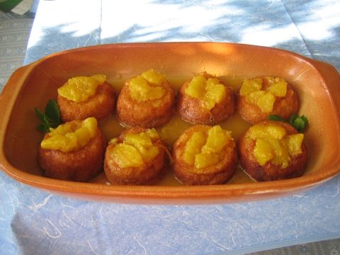 Foto Orangen-Muffins in karamellisierter Orangensauce