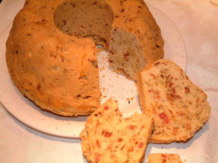 Gugelhupf mit Zwiebeln, Schinken und Speck | Ein Kochmeister Rezept
