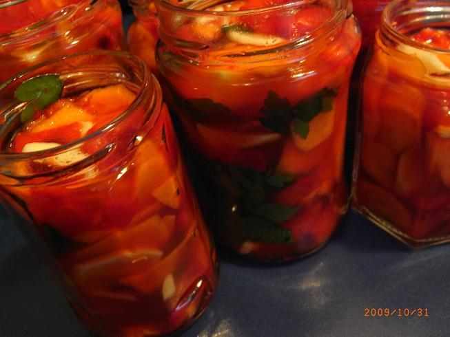 Foto Möhren-Petersilienwurzel-Paprika Salat