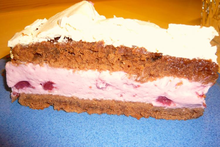 Foto Rote-Grütze-Torte mit Baiser