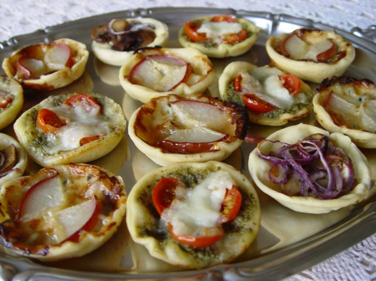 Mini-Pizzen mit verschiedenen Belägen | Ein Kochmeister Rezept