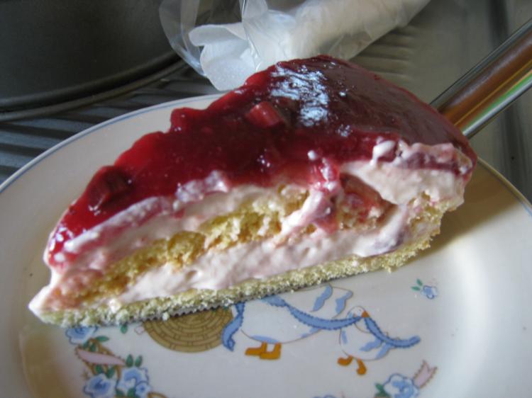 Foto Joghurt-Torte mit roter Grütze
