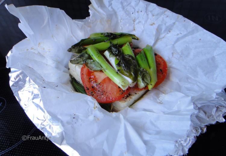 Foto Feta mit Tomaten und Frühlingszwiebeln überbacken