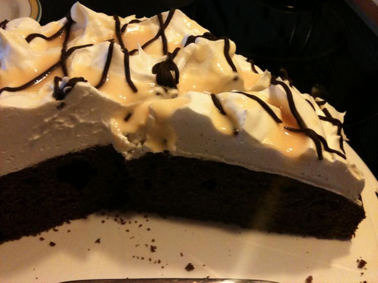 Foto Schokokuchen mit Eierlikör-Sahne-Wellen