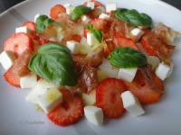 Foto für Spargel-Erdbeer-Salat mit Parmaschinken und Käse